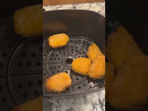 How To Cook Frozen Chicken Nuggets In An Air Fryer 🍗 😀 🍹👍 #airfried #airfryerrecipes #airfryer