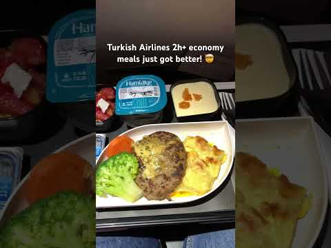 Turkish Airlines serving superb meals in regional economy! 🤯 #travelvlog #aviationlovers #economy