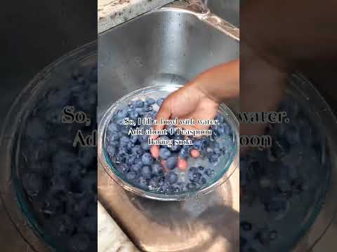 How to Clean your Berries with Baking Soda #blueberry #cleaningtips #bakingsoda